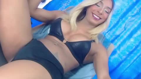 divaxxx4 online show from June 15, 5:37 pm