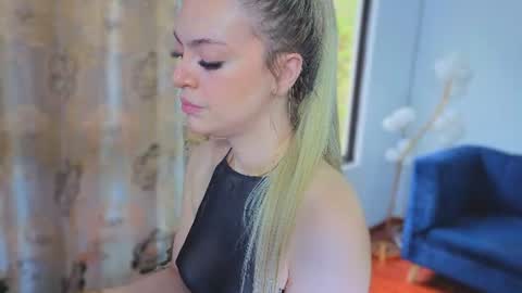 fresita_pink_ online show from July 23, 9:24 pm