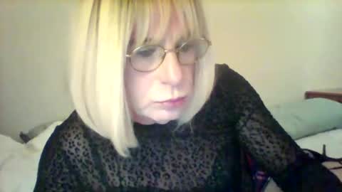 izzy_mchoney online show from October 21, 12:25 am