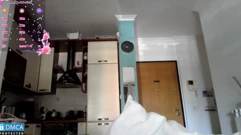 luara_ online show from July 3, 6:52 am
