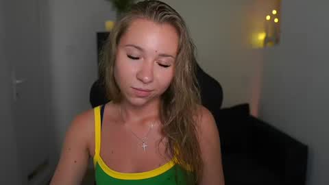 VivienVance online show from July 17, 2:12 pm