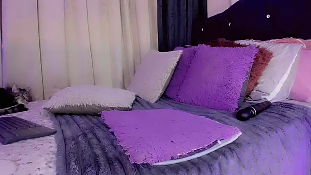 lesly xx online show from July 9, 7:45 am