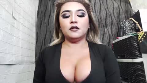 sexy kia online show from October 18, 8:07 am