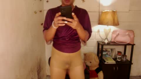 Snapshot of 1bigsurprise4you chatting on December 3, 1:36 am angel online show from December 3, 1:36 am