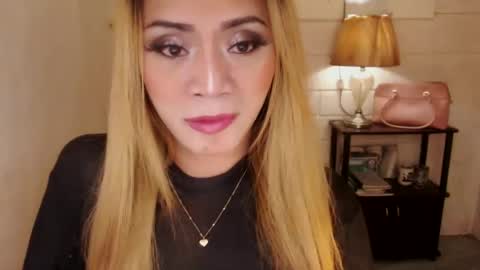 Snapshot of 1bigsurprise4you chatting on December 29, 8:58 pm angel online show from December 29, 8:58 pm