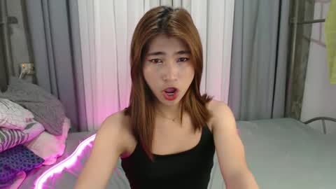 Snapshot of 4bedtimegirl_cas chatting on February 16, 8:32 am Cassandra online show from February 16, 8:32 am