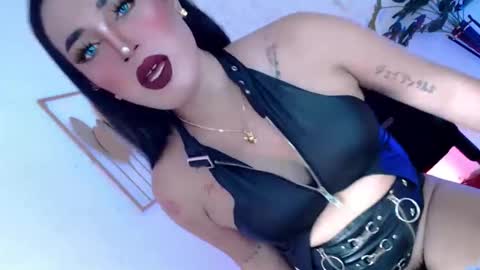 Snapshot of _caroline69 chatting on October 2, 6:36 am Caroline online show from October 2, 6:36 am