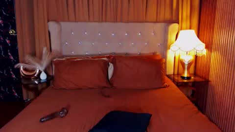 Snapshot of _empressvalerie_ chatting on September 30, 10:32 pm _empressvalerie_ online show from September 30, 10:32 pm