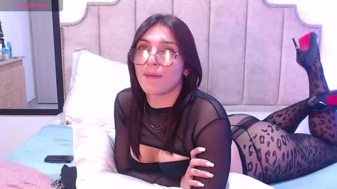 Snapshot of _ericavanderhill_ chatting on February 25, 10:29 pm Erica Vanderhill online show from February 25, 10:29 pm