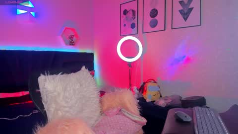 Snapshot of _giarose chatting on September 18, 9:31 pm Gia Rose online show from September 18, 9:31 pm