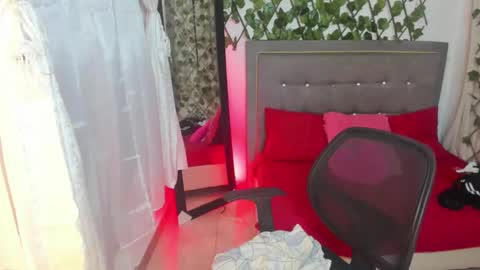 Snapshot of _ivone_golosa chatting on October 8, 12:01 am Ivone online show from October 8, 12:01 am