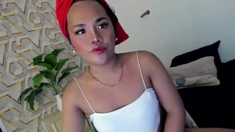 _lovelyyan69_ online show from October 13, 6:15 am