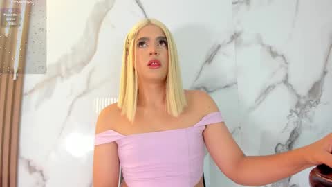 Snapshot of _naomi_fox chatting on March 7, 1:53 pm shantall online show from March 7, 1:53 pm