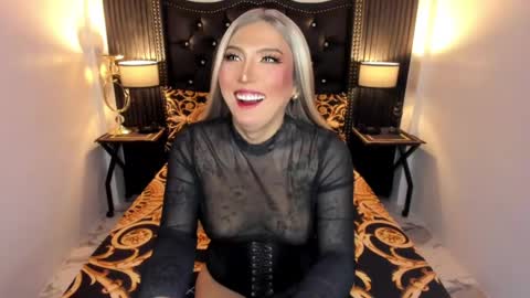 _natashacooper_ online show from May 21, 1:40 pm