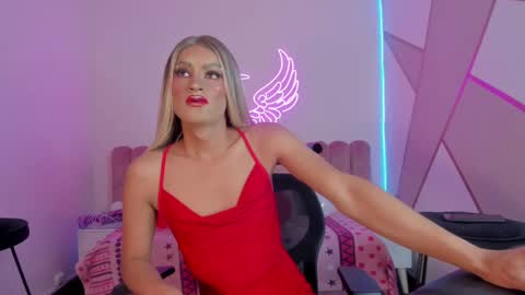 Snapshot of _scarletmoore chatting on February 14, 6:56 am Scarlett online show from February 14, 6:56 am
