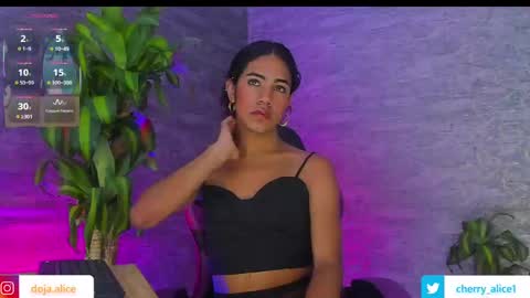 Snapshot of _valeriamontes chatting on October 3, 12:21 am Valeria Montes online show from October 3, 12:21 am