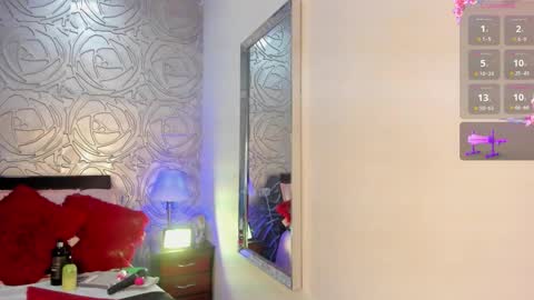Snapshot of _vennuss_ chatting on September 9, 3:27 am Venus online show from September 9, 3:27 am