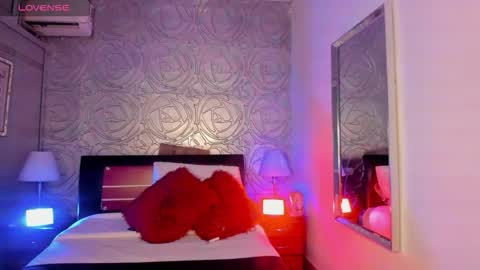 Snapshot of _vennuss_ chatting on September 18, 5:24 am Venus online show from September 18, 5:24 am