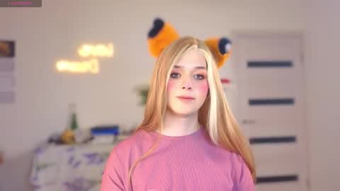 LITTLE FOX online show from October 12, 2:19 pm