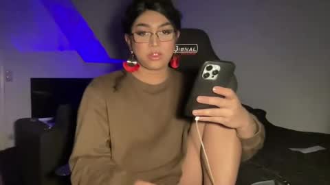 _yoursatisfaction_ online show from February 7, 10:09 pm