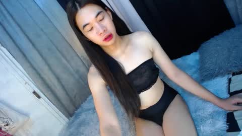 Snapshot of _yoursexwife_ chatting on December 20, 11:43 am sheng online show from December 20, 11:43 am