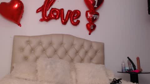 Snapshot of abigail_f00x chatting on February 11, 1:31 am Abigail online show from February 11, 1:31 am