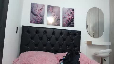 Snapshot of abigail_f00x chatting on September 17, 12:32 pm Abigail online show from September 17, 12:32 pm