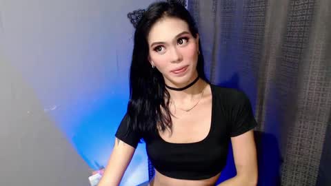 Snapshot of absolutelyselfsucker69 chatting on December 13, 11:39 pm Miss Sophie online show from December 13, 11:39 pm