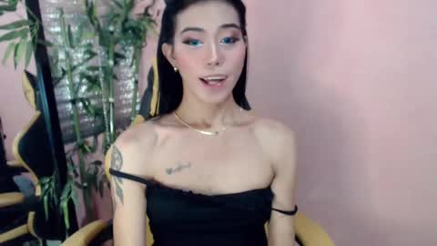 Snapshot of absolutelyselfsucker69 chatting on December 23, 5:43 pm Miss Sophie online show from December 23, 5:43 pm