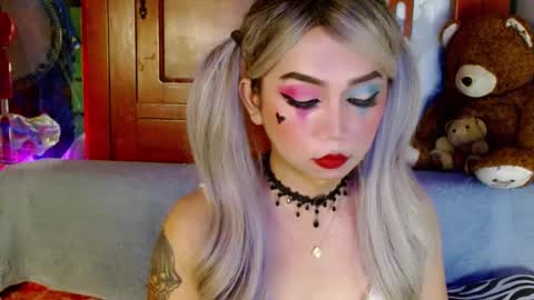 Snapshot of adorableslutxxx chatting on December 6, 2:00 pm jasmine online show from December 6, 2:00 pm