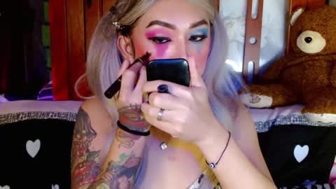 Snapshot of adorableslutxxx chatting on December 25, 9:22 pm jasmine online show from December 25, 9:22 pm
