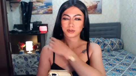 Snapshot of affairtoyourgoddesskhendra chatting on December 30, 4:42 am Dominant Goddess Contessa online show from December 30, 4:42 am