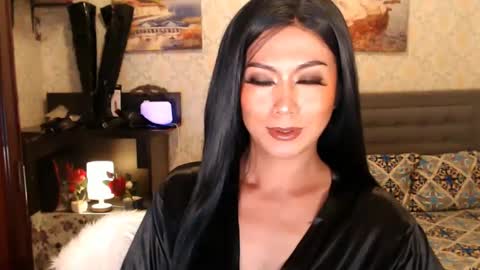 Snapshot of affairtoyourgoddesskhendra chatting on January 8, 6:41 pm Dominant Goddess Contessa online show from January 8, 6:41 pm