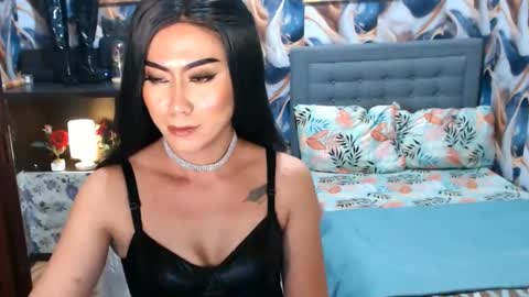 Snapshot of affairtoyourgoddesskhendra chatting on October 3, 7:25 pm Dominant Goddess Contessa online show from October 3, 7:25 pm
