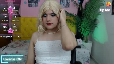 Snapshot of aidan_twink chatting on December 24, 1:28 pm AIDAN online show from December 24, 1:28 pm