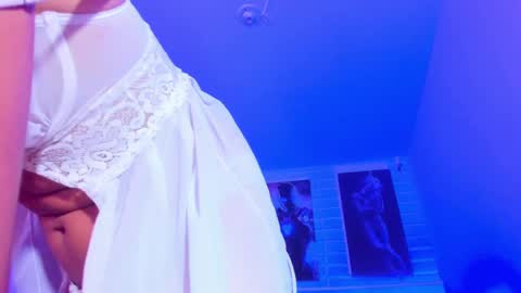 Snapshot of alahia__rodriguez chatting on March 9, 6:17 am Alahia Rodriguez online show from March 9, 6:17 am