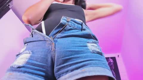 Snapshot of alahia__rodriguez chatting on September 26, 9:01 pm Alahia Rodriguez online show from September 26, 9:01 pm