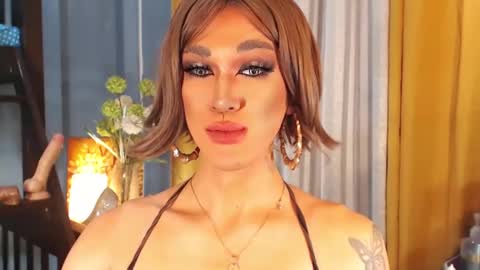Snapshot of aleinacroft chatting on March 7, 7:11 am aleinacroft online show from March 7, 7:11 am