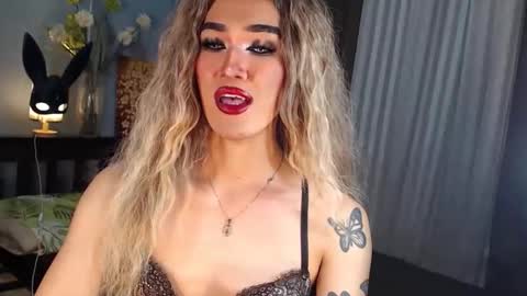 Snapshot of aleinacroft chatting on September 12, 10:22 am aleinacroft online show from September 12, 10:22 am