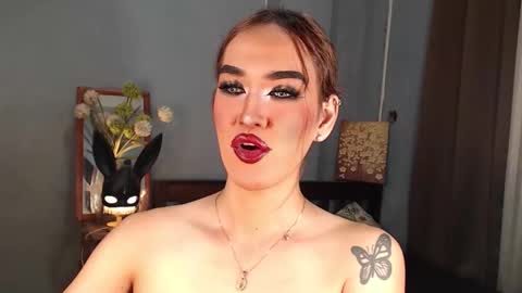 Snapshot of aleinacroft chatting on September 27, 10:35 am aleinacroft online show from September 27, 10:35 am