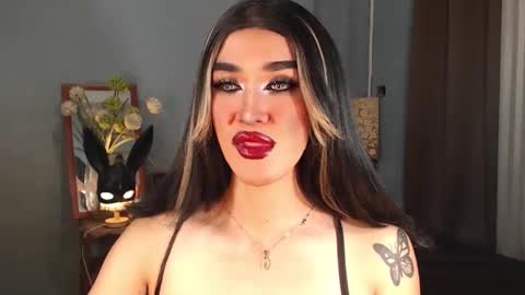 Snapshot of aleinacroft chatting on September 29, 8:14 am aleinacroft online show from September 29, 8:14 am