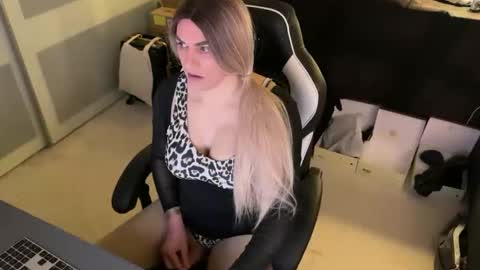 Snapshot of alevsandra87 chatting on October 4, 9:59 pm Leyla Leg online show from October 4, 9:59 pm