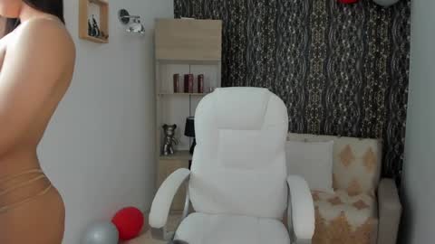 Snapshot of alice23jones chatting on December 4, 4:32 pm Alice online show from December 4, 4:32 pm