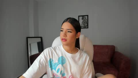 Snapshot of alice23jones chatting on January 8, 2:03 pm Alice online show from January 8, 2:03 pm