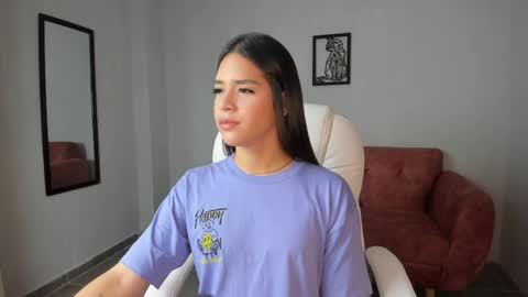 Snapshot of alice23jones chatting on February 13, 3:03 pm Alice online show from February 13, 3:03 pm