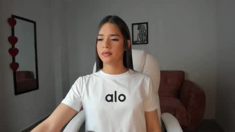 Snapshot of alice23jones chatting on March 7, 12:48 pm Alice online show from March 7, 12:48 pm
