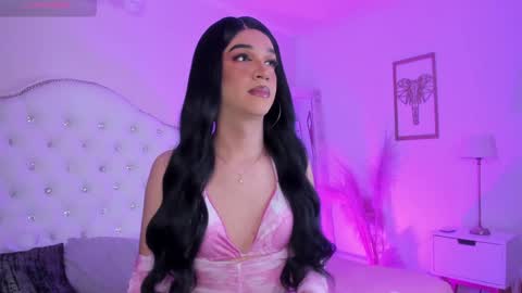 Snapshot of alice_graay_ chatting on January 17, 5:42 am Alice Graay online show from January 17, 5:42 am