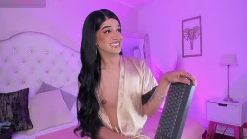 Snapshot of alice_graay_ chatting on January 18, 5:58 am Alice Graay online show from January 18, 5:58 am