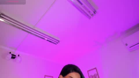 Snapshot of alice_graay_ chatting on February 21, 4:29 am Alice Graay online show from February 21, 4:29 am