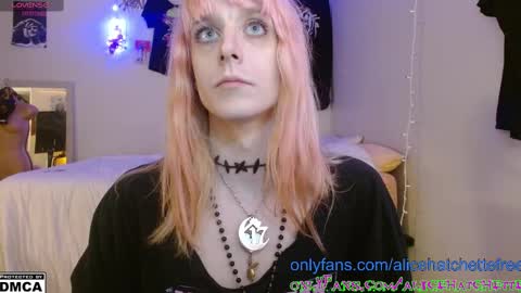 Snapshot of alice_hatchette chatting on September 14, 1:00 am Alice Hatchette online show from September 14, 1:00 am